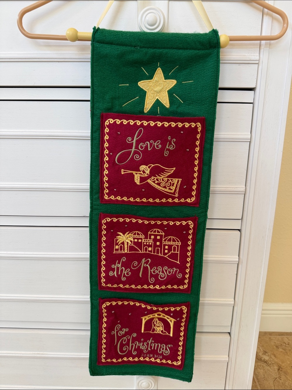 Christmas Wall Hanging Card Holder Decor Felt 3 Pockets Ribbon Hanger 24” x 8”